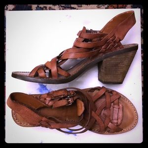 Starkly Lucky Sandals heels 9.5